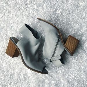 Chinese laundry slate blue leather bootie